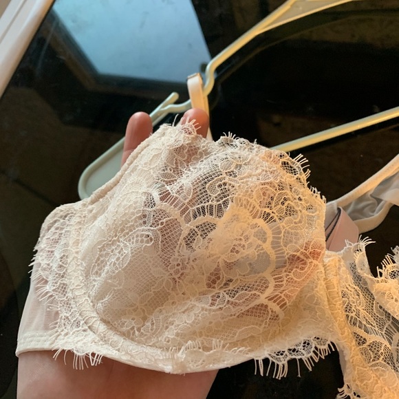 victorias secret lace brallete - Picture 4 of 5